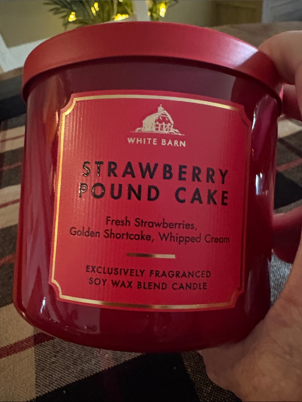 Nwt 3 wick Strawberry 🍓 Pound Cake from White Barn